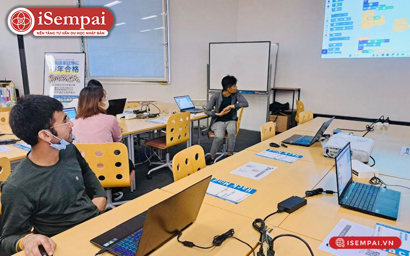 Trường trang bị những thiết bị hiện đại nhất phục vụ học viên