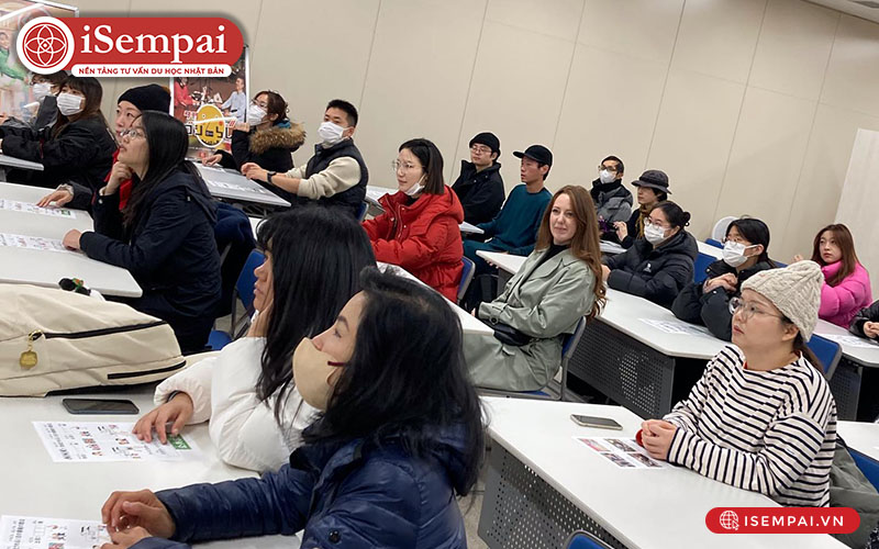 Không gian giảng đường lớn của ECC Nagoya