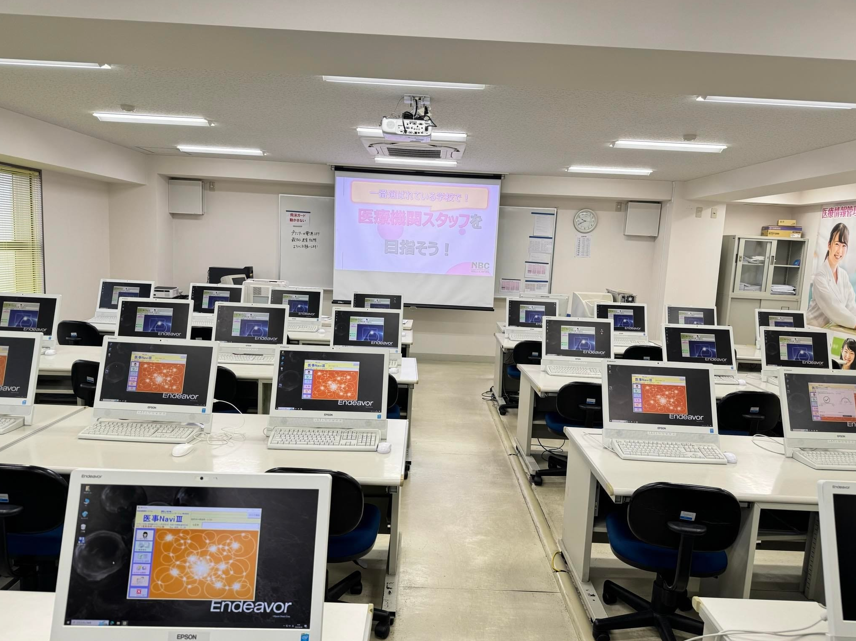 Phòng tin học tại trường ngoại ngữ Kobe