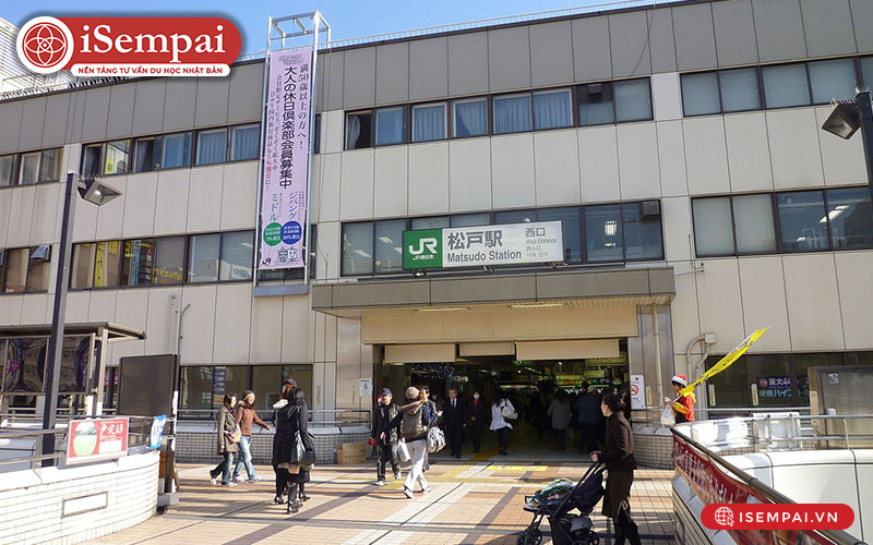 Nhà ga gần trường Matsudo thuận tiện di chuyển