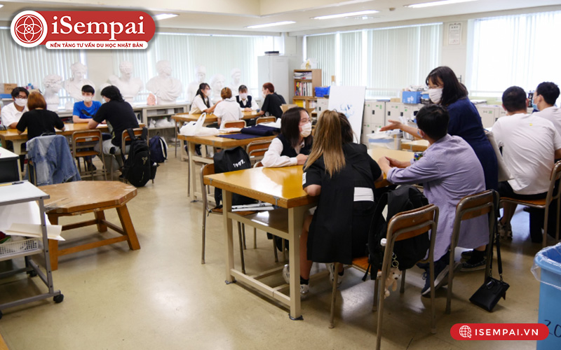 Lớp học mở tại trường EIKOU dành cho học viên