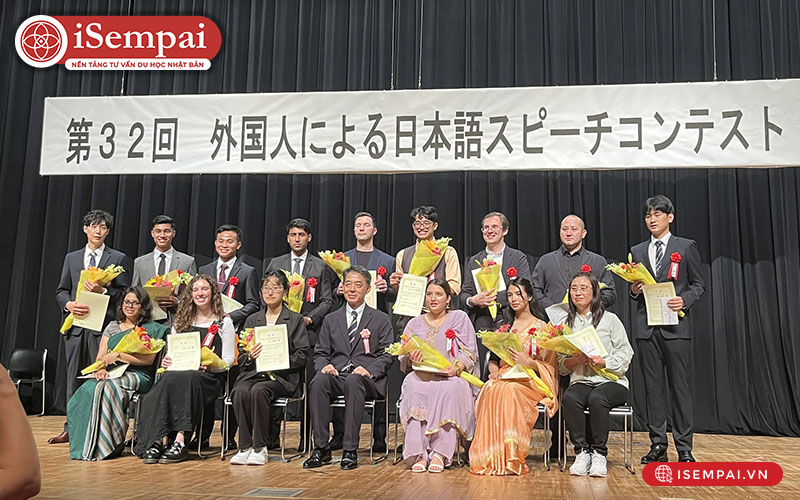 Buổi tốt nghiệp của trường Saitama