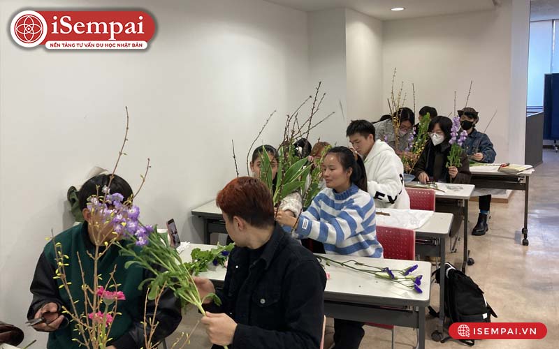 Giờ học ngoại khóa tại trường Fukutoku