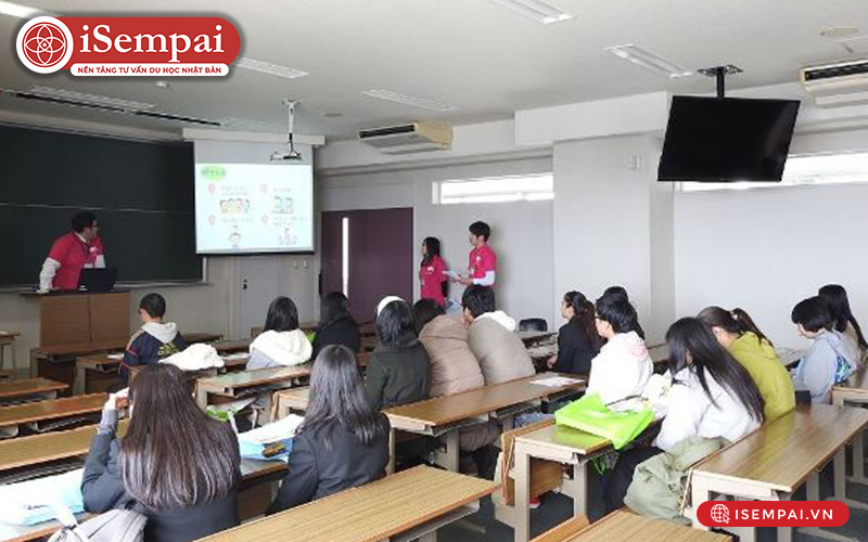 Phòng học lớn của trường ASHIYA OSAKA