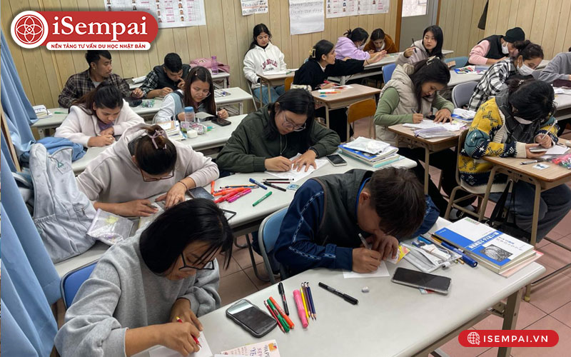 Không khí học tập trong lớp của học viên NICHIA